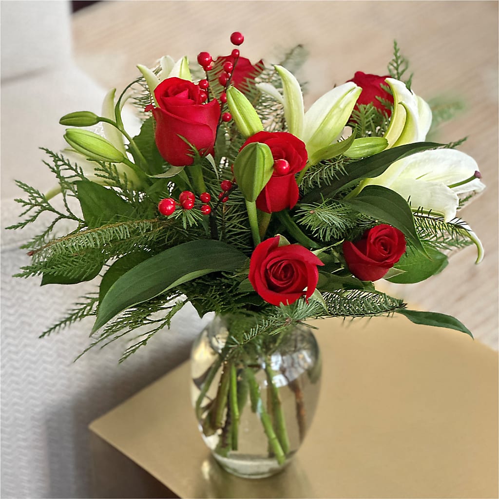 Sparkling Snowflakes Bouquet –  New Life Flower And Gifts, Rincon GA