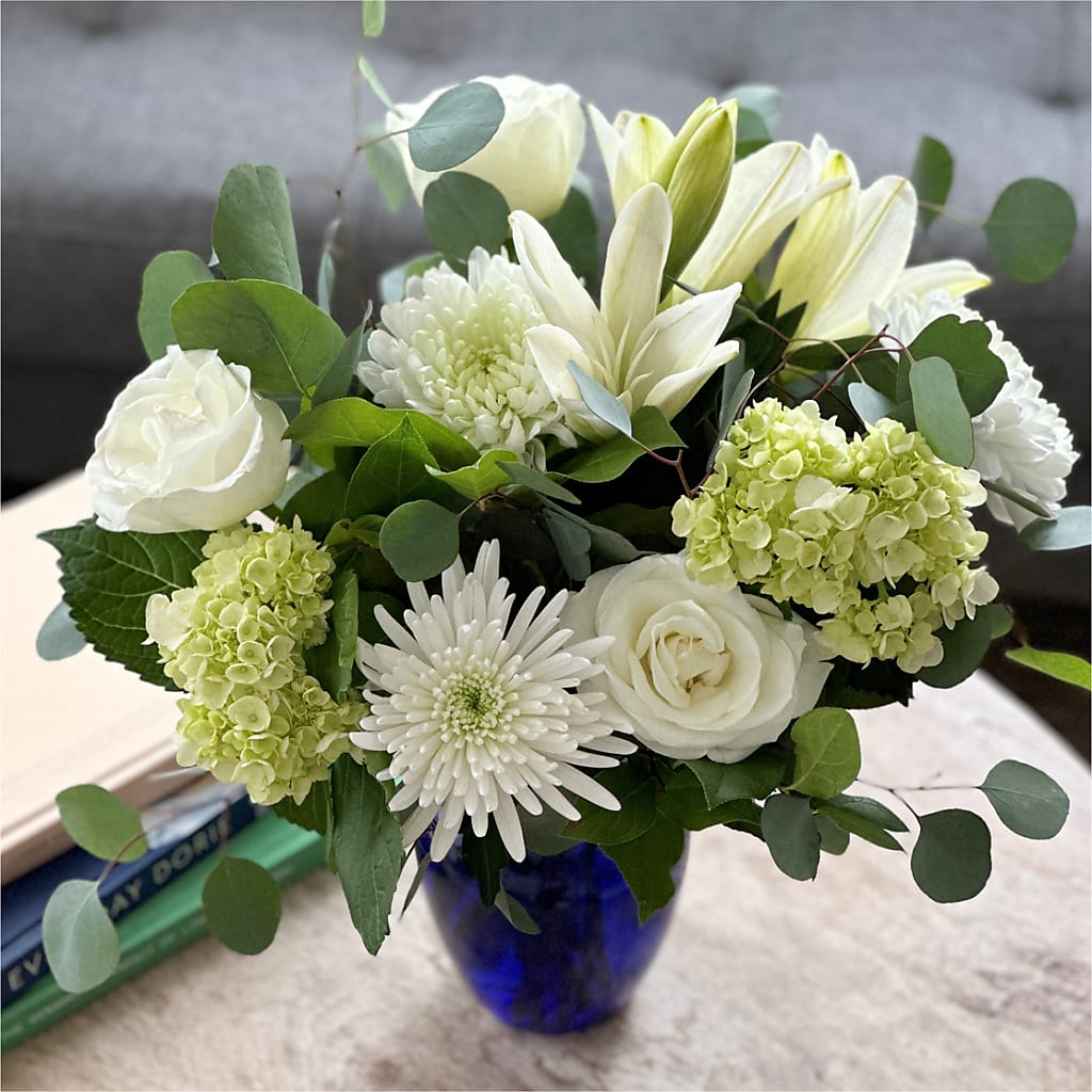 Snowy Dreams Bouquet –  New Life Flower And Gifts, Rincon GA
