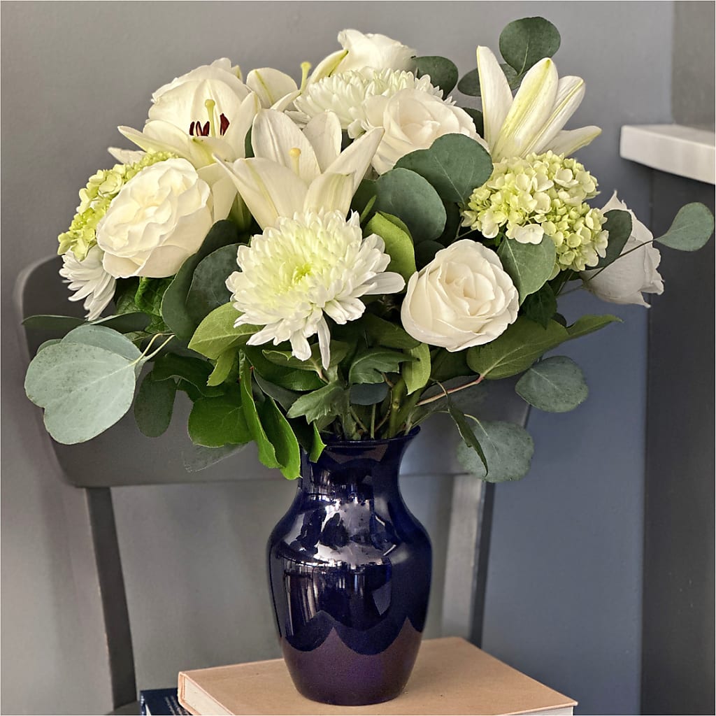 Snowy Dreams Bouquet –  New Life Flower And Gifts, Rincon GA