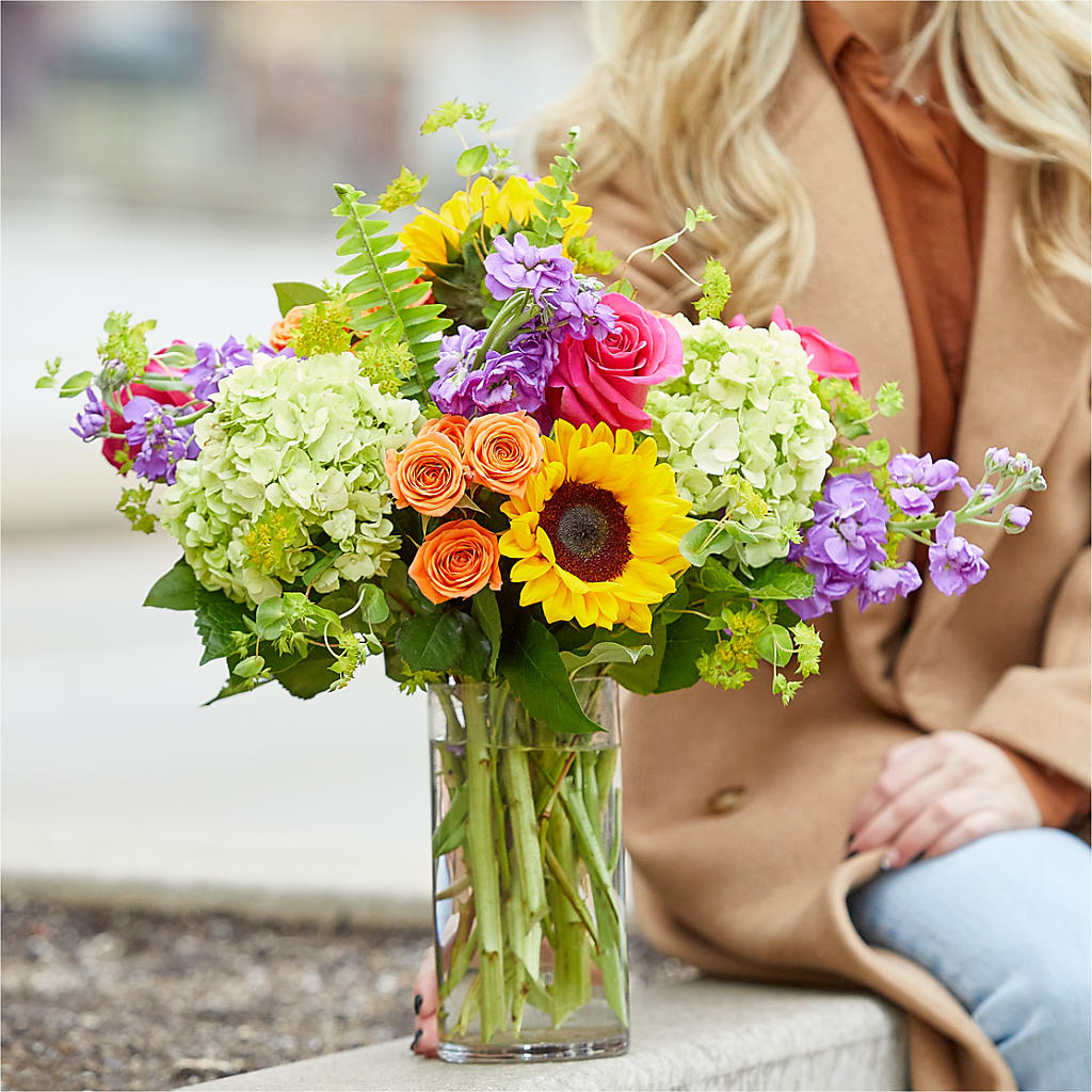 Vibrant Greetings Bouquet –  New Life Flower And Gifts, Rincon GA