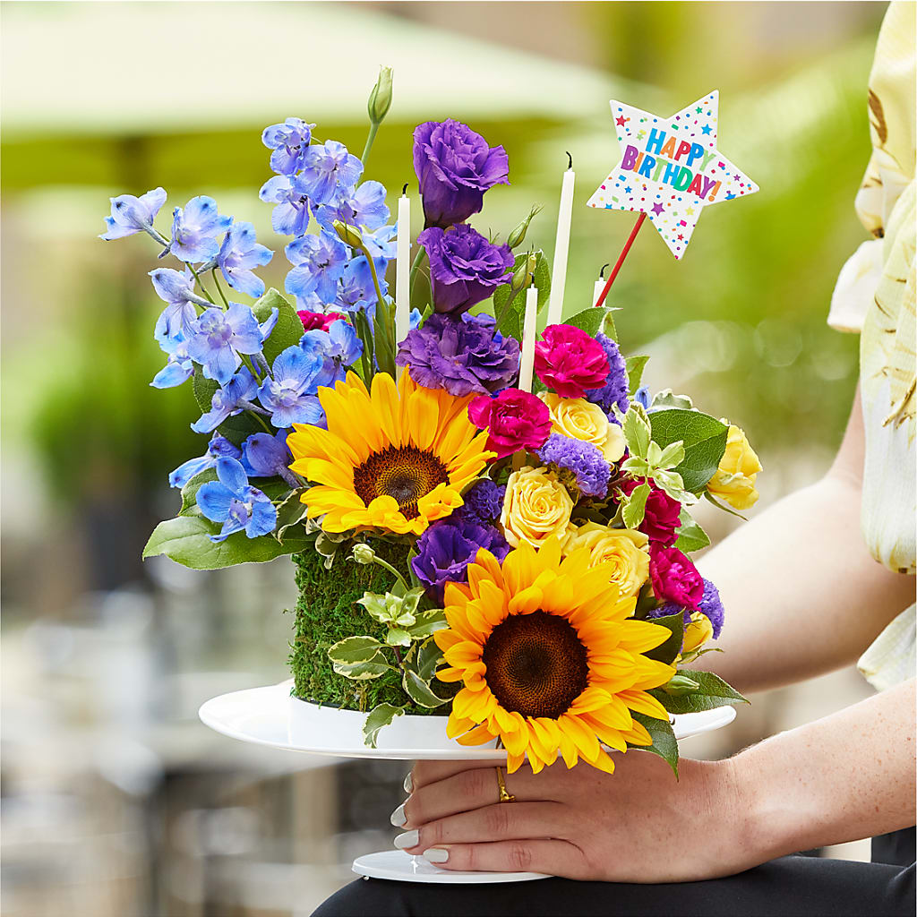 Star of the Day Floral Cake –  New Life Flower And Gifts, Rincon GA